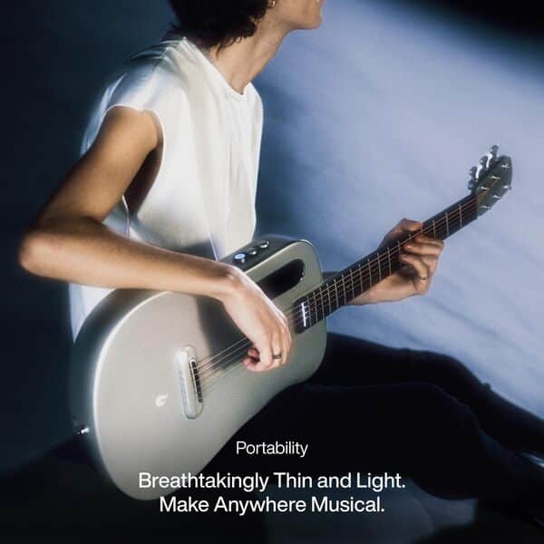 LAVA ME AIR Guitare électro-acoustique portable en fibre de carbone. Guitare de voyage pour débutant avec effets intégrés et micro magnétique. Noir