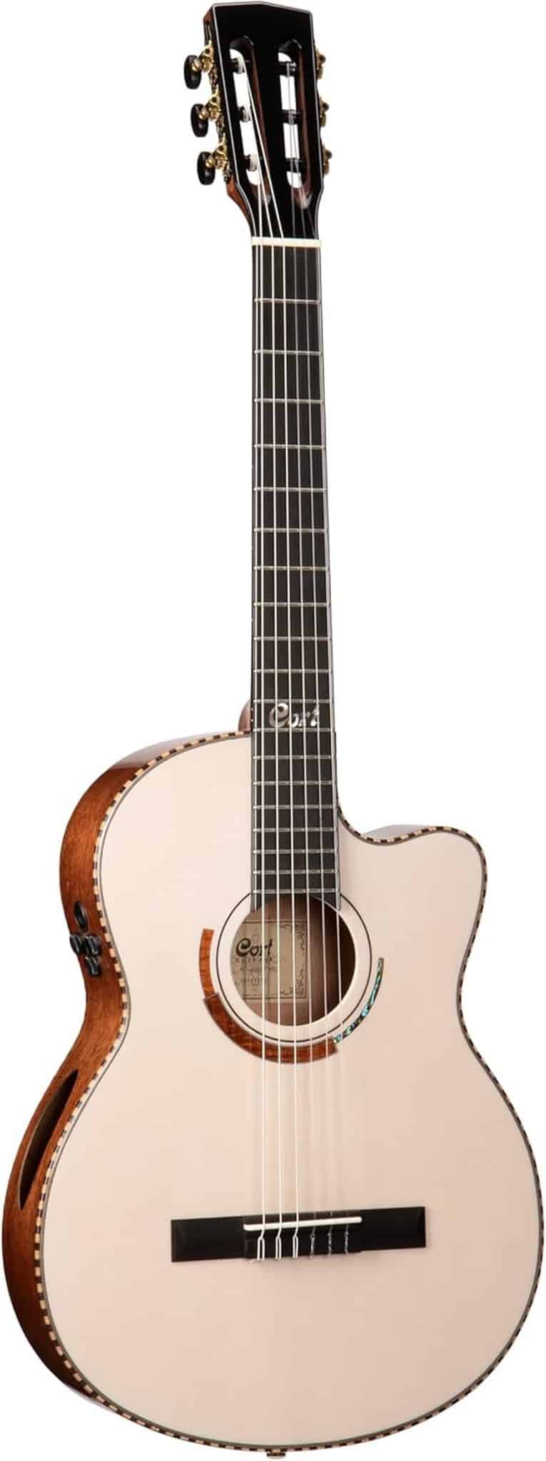 Test de la guitare classique Cort Solencanto Premium avec étui