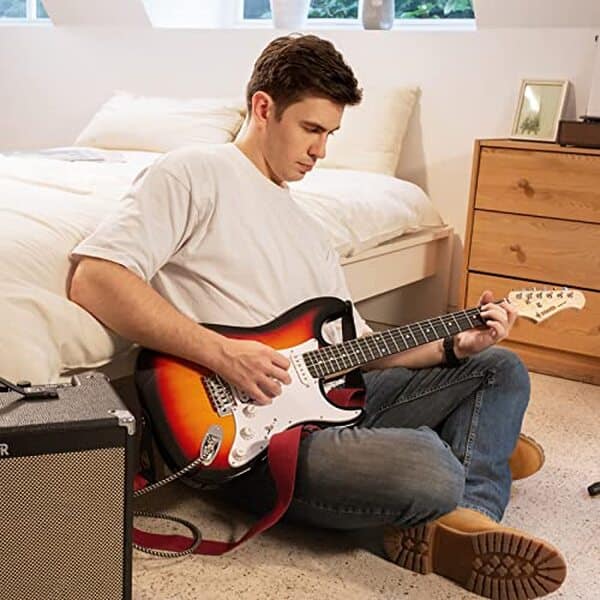 Découvrez le kit guitare Donner DST100 : tout ce qu'il faut pour débuter facilement, avec accessoires inclus pour une expérience musicale complète.