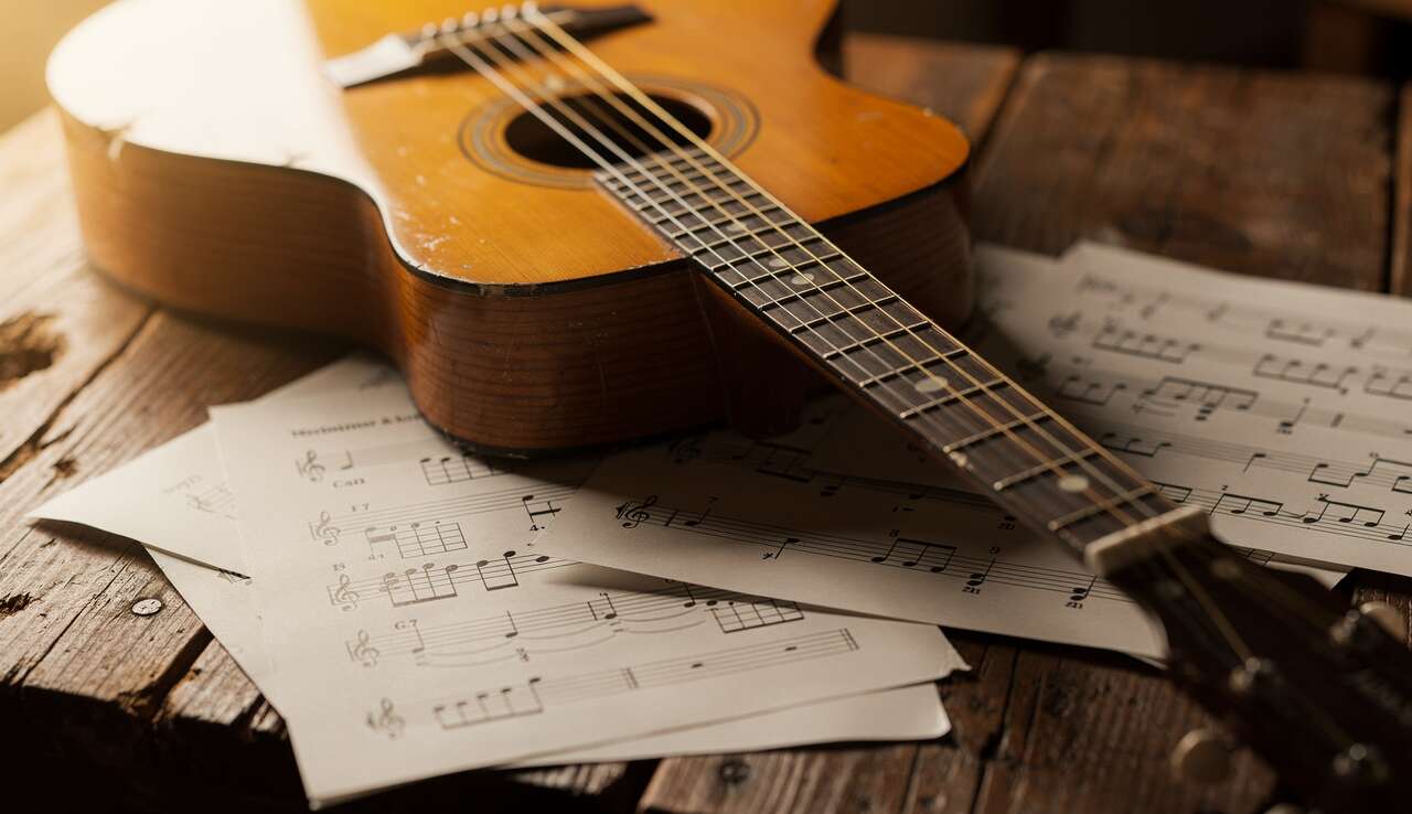 Les caract&eacute;ristiques de la guitare acoustique