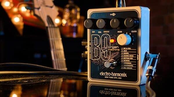 Explorez le potentiel incroyable du pédalier Electro Harmonix B9 pour transformer votre jeu de guitare avec des sons d'orgue authentiques et innovants, parfaits pour élever vos performances musicales.
