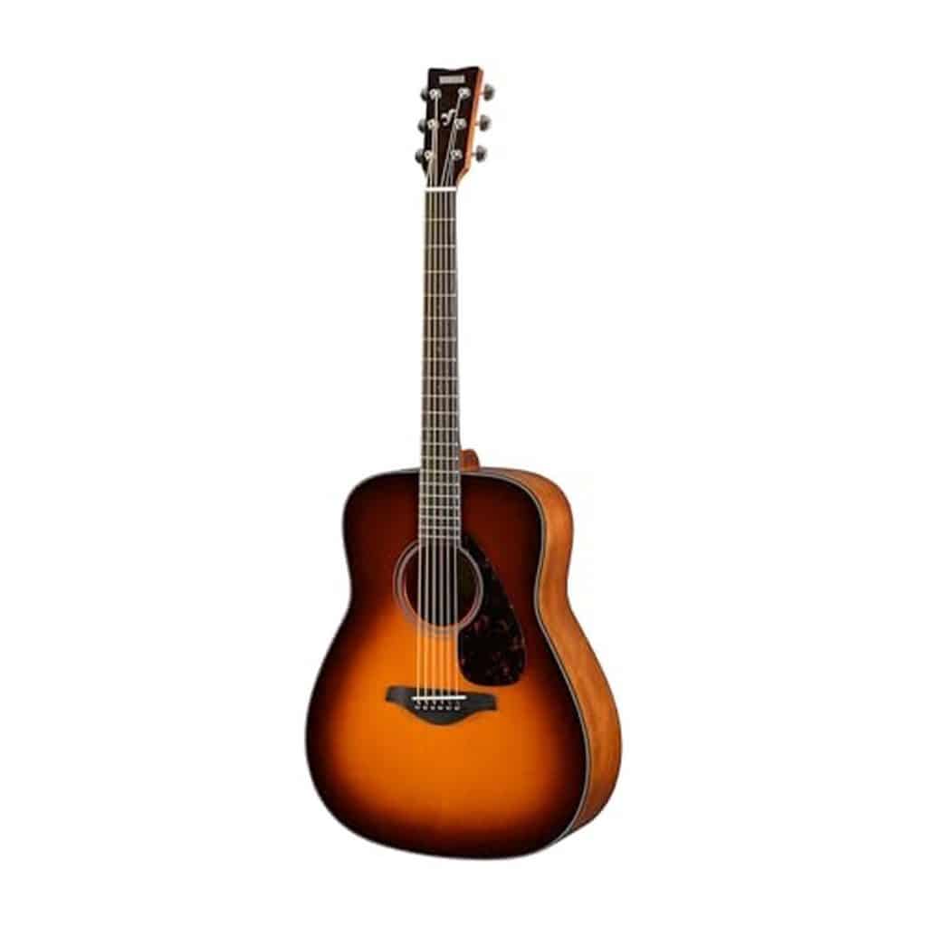 Test de la Yamaha FG800 : guitare folk au son authentique