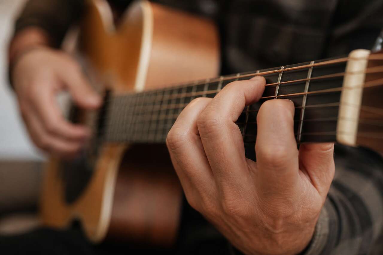 Du papier au manche: placer les notes, doubler, enlever et obtenir un accord jouable